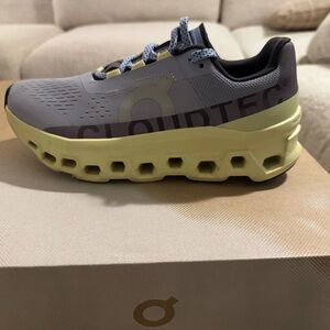 Only worn once! Oncloud sneakers! Super comfy and cute.